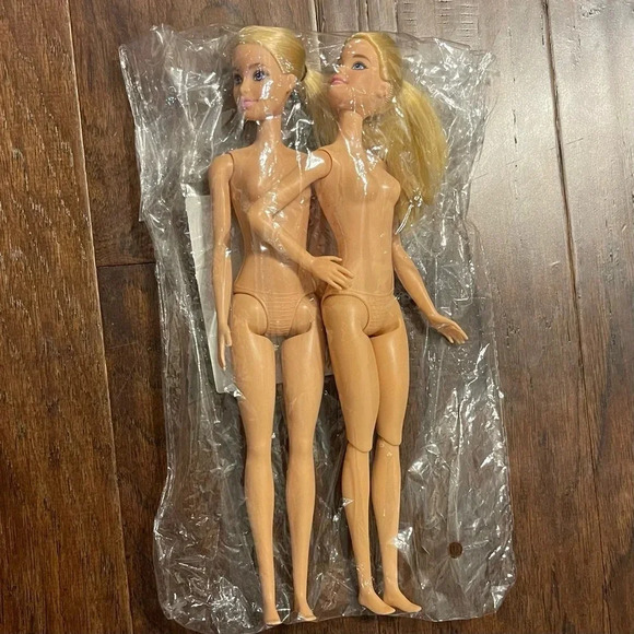 Two Barbie Dolls Millie Blonde Left Side Part Flat Feet Bent Right Arm 2015 - Picture 8 of 8